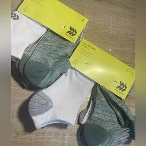 2 packs: Kids No Show Large  3-7 pack White, Gray, Green socks (D)